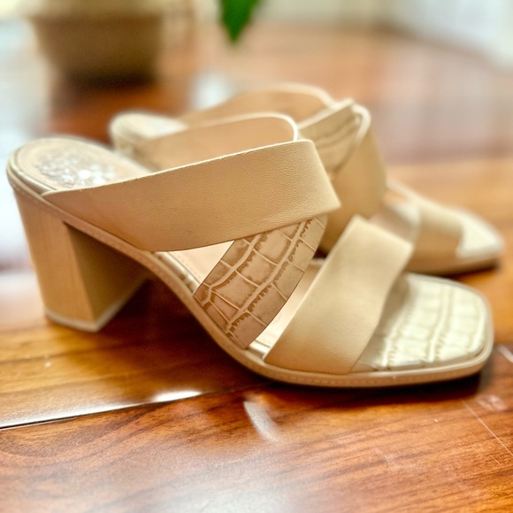 Vince Camuto - Picture 4 of 4